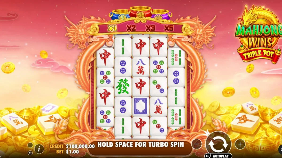 Tampilan visual slot Mahjong Wins Triple Pot dengan tema peperangan dan ubin Mahjong